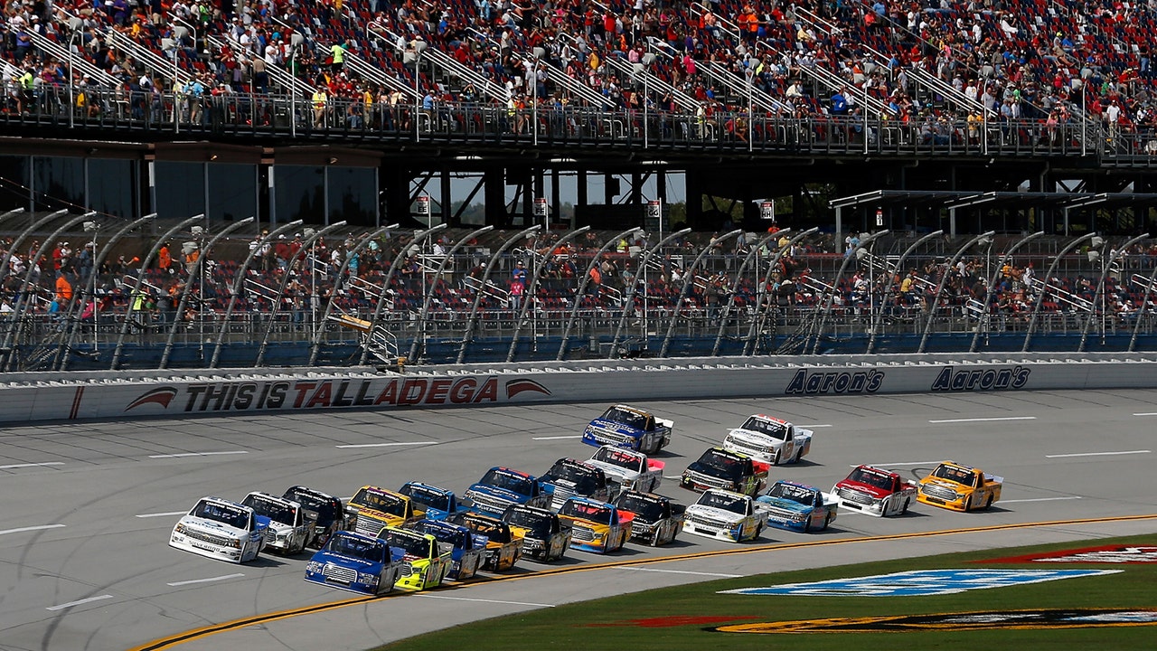NASCAR reduces 2015 Truck Series fields to 32 drivers